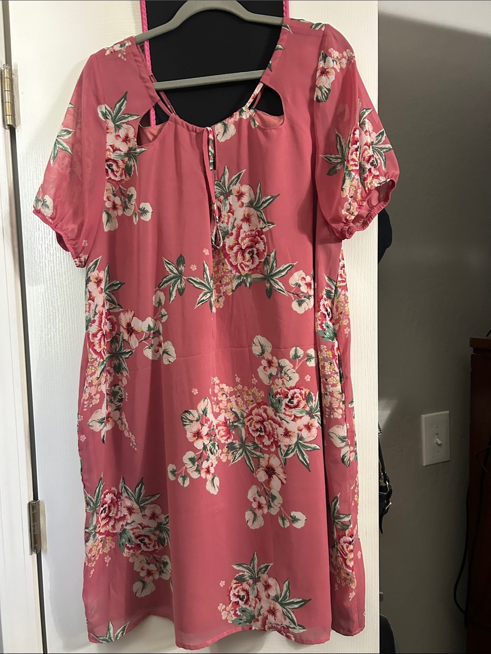 New York & Company Pink Floral Short Sleeve Dress